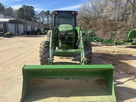 Image of John Deere 6120E equipment image 3