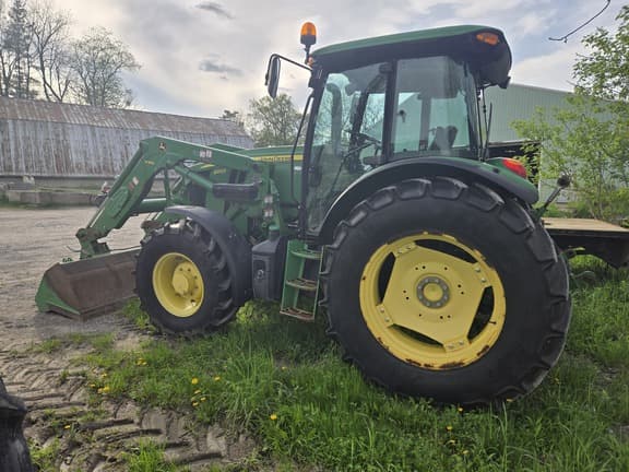 Image of John Deere 6120E equipment image 4