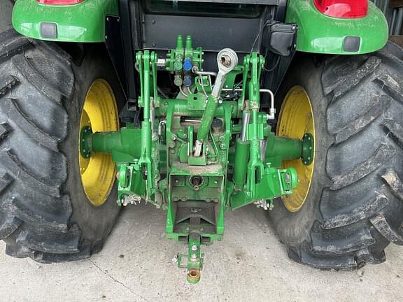 Image of John Deere 6120E equipment image 4