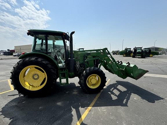 Image of John Deere 6120E equipment image 4