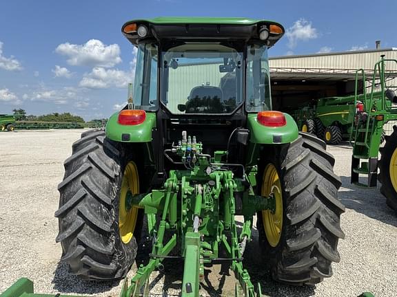 Image of John Deere 6120E equipment image 3