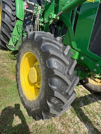 Image of John Deere 6120E equipment image 4