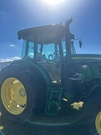 Image of John Deere 6120E equipment image 3