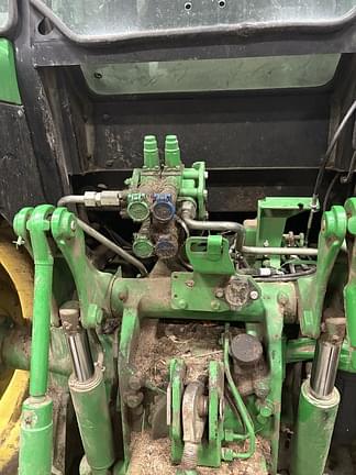 Image of John Deere 6120E equipment image 3