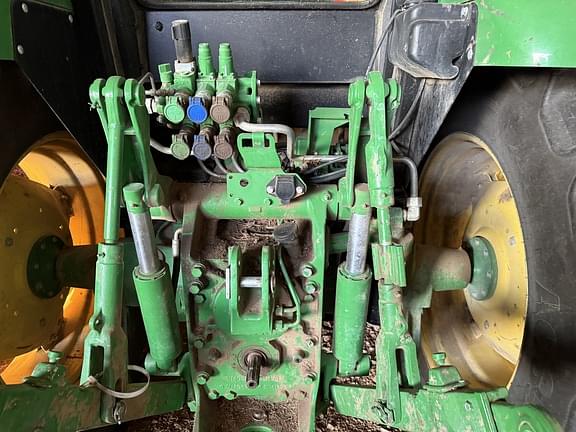 Image of John Deere 6120E equipment image 3