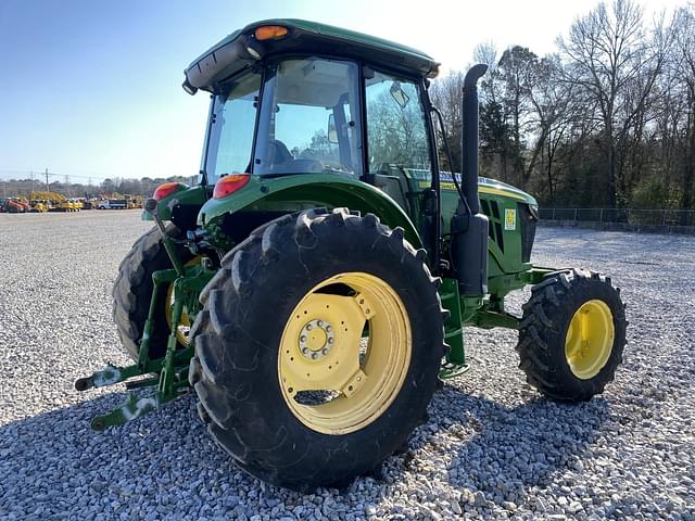 Image of John Deere 6120E equipment image 2