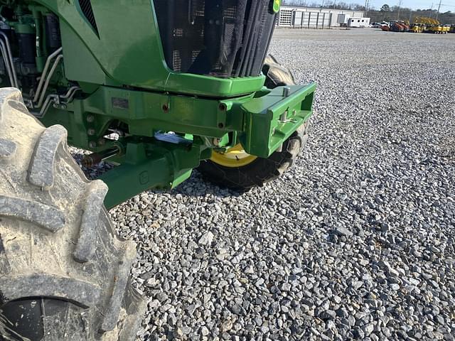 Image of John Deere 6120E equipment image 4