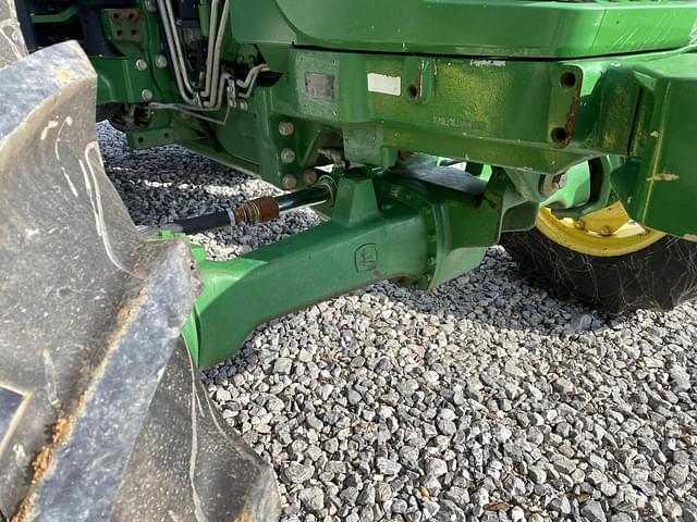 Image of John Deere 6120E equipment image 4