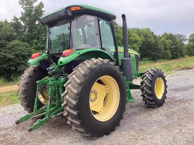 Image of John Deere 6120E equipment image 4