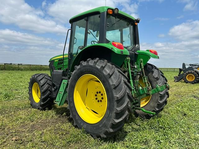 Image of John Deere 6120M equipment image 2