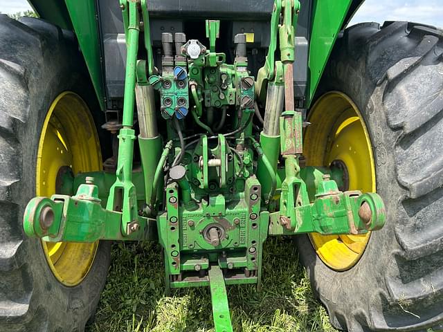 Image of John Deere 6120M equipment image 4