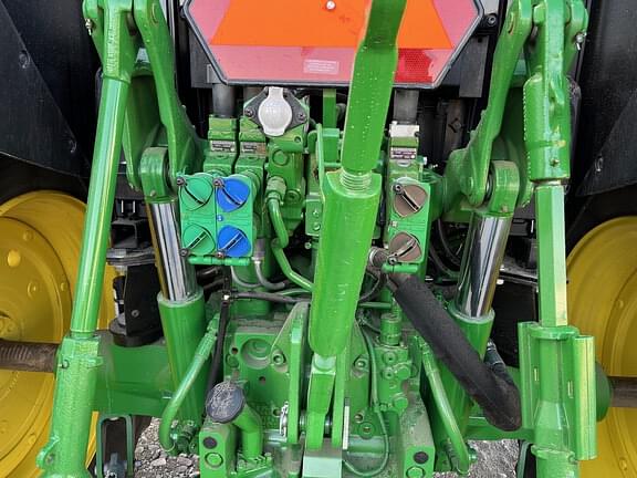 Image of John Deere 6120M equipment image 4