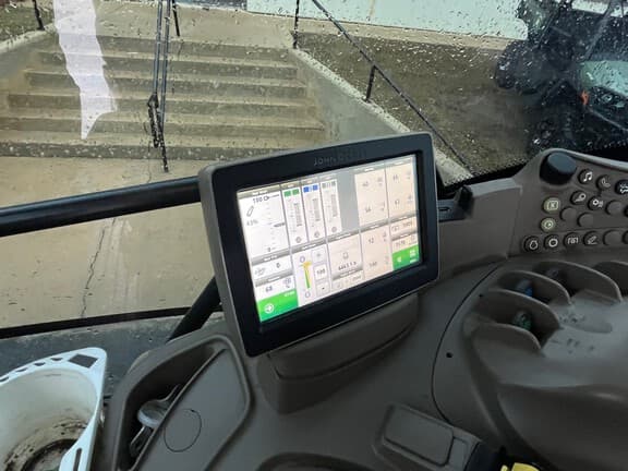 Image of John Deere 6120R equipment image 4