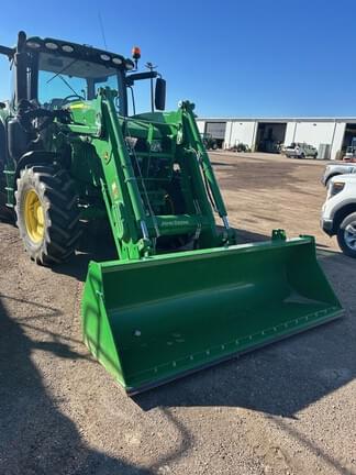 Image of John Deere 6120R equipment image 1