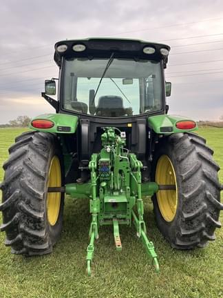 Image of John Deere 6120R equipment image 4