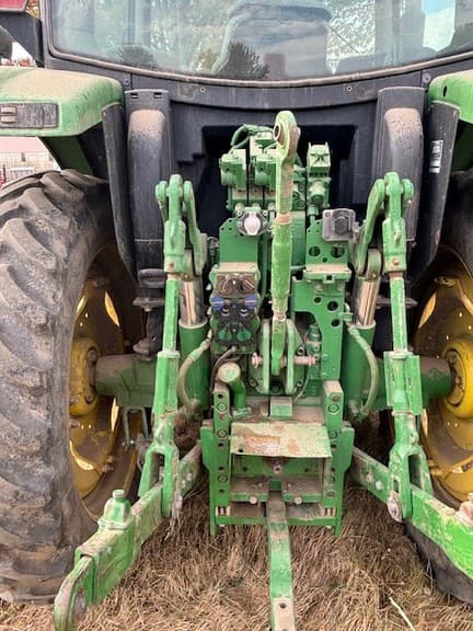 Image of John Deere 6120R equipment image 1