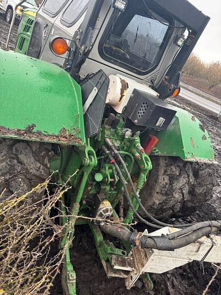 Image of John Deere 6125M equipment image 2