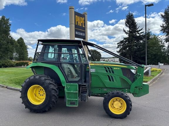 2016 John Deere 6125M Equipment Image0