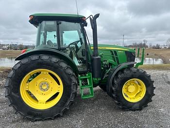 2016 John Deere 6135E Equipment Image0