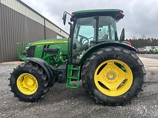 Main image John Deere 6135E 1