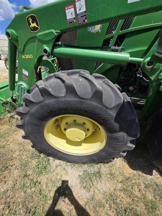Image of John Deere 6135E equipment image 4