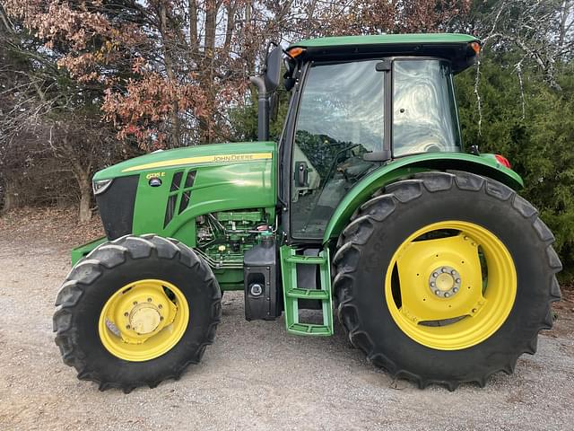 Image of John Deere 6135E equipment image 1