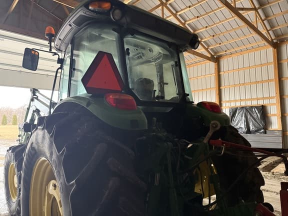 Image of John Deere 6135E equipment image 4