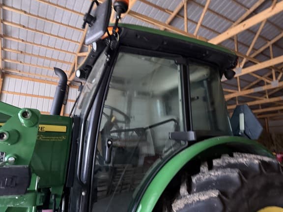 Image of John Deere 6135E equipment image 3