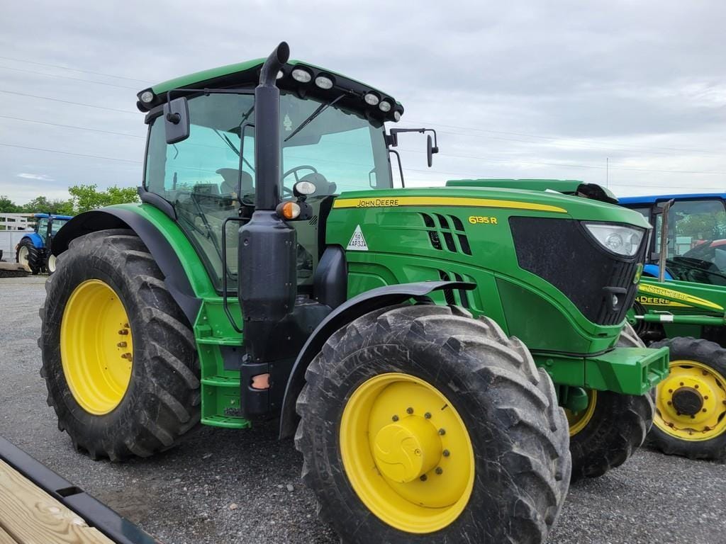 2016 John Deere 6135R Equipment Image0
