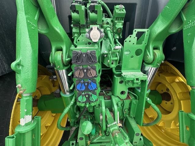 Image of John Deere 6145R equipment image 4
