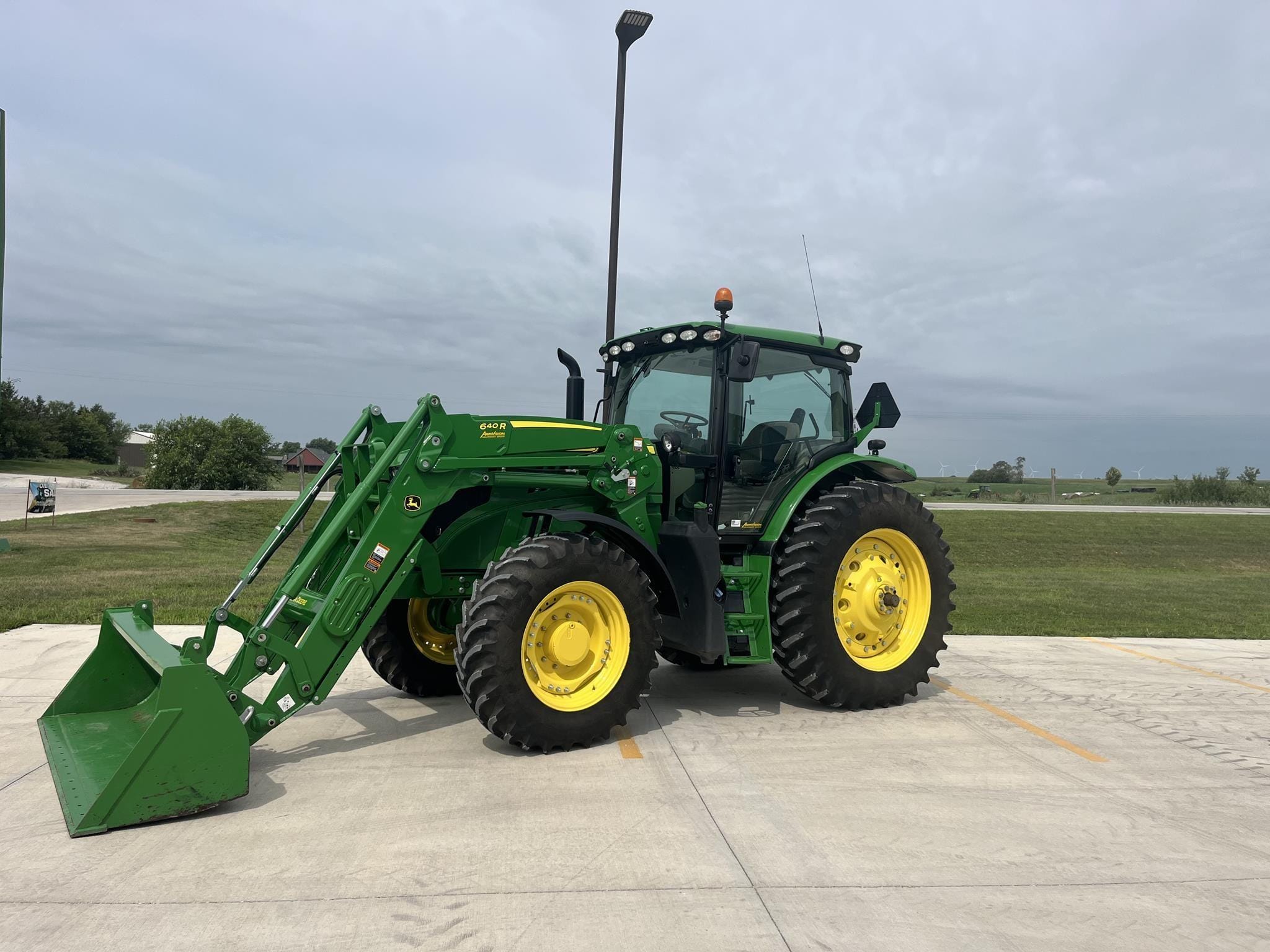 2016 John Deere 6155R Equipment Image0
