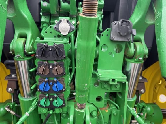 Image of John Deere 6155R equipment image 4