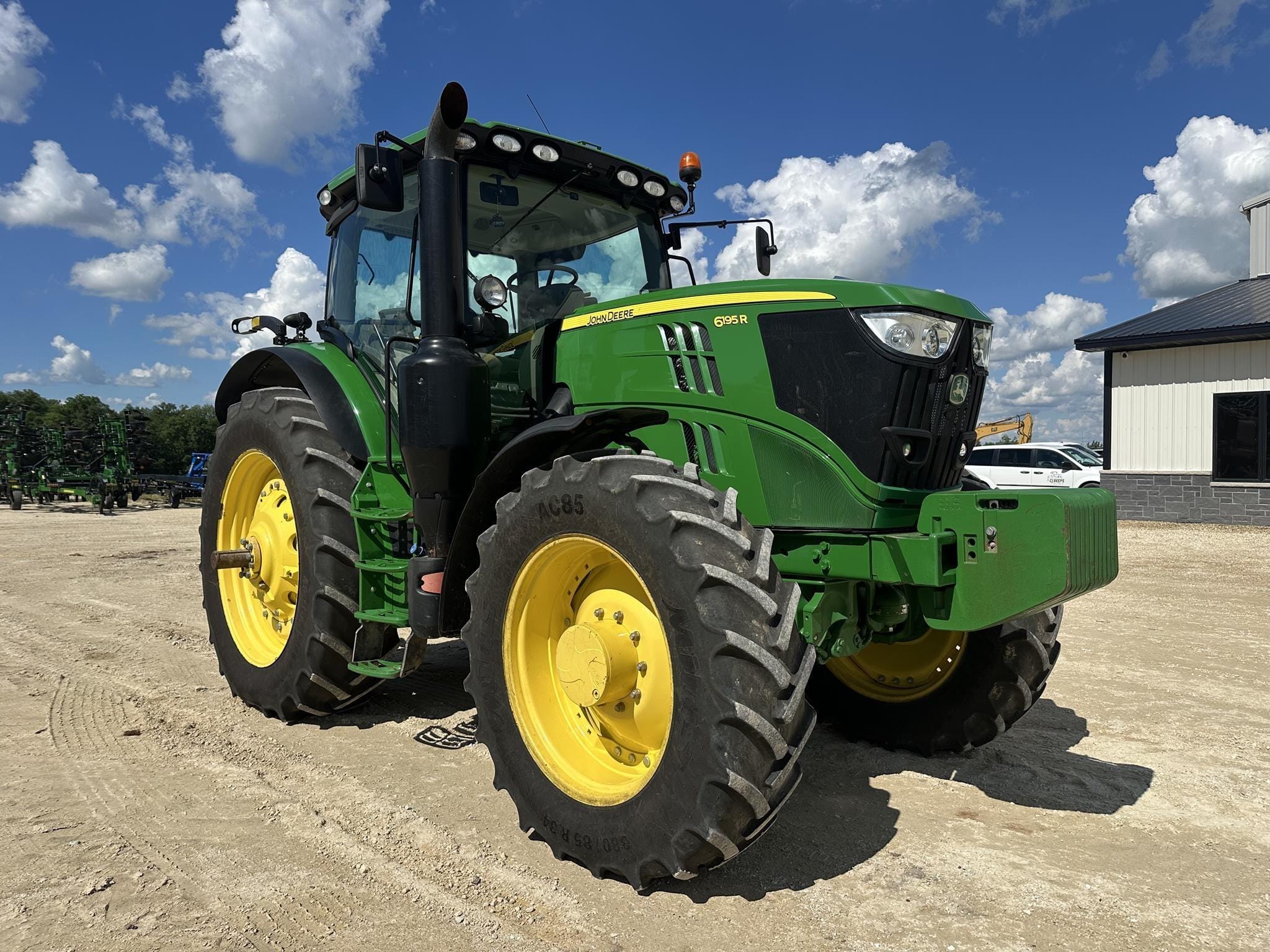 2016 John Deere 6195R Equipment Image0