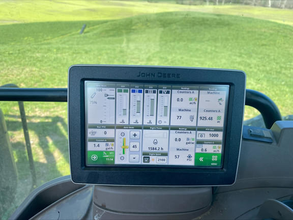 Image of John Deere 6215R equipment image 2