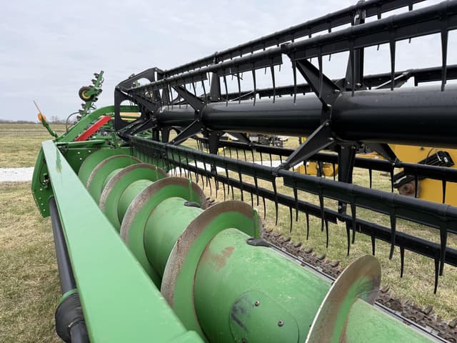 Image of John Deere 635F equipment image 4