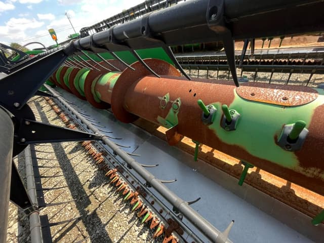 Image of John Deere 635F equipment image 4