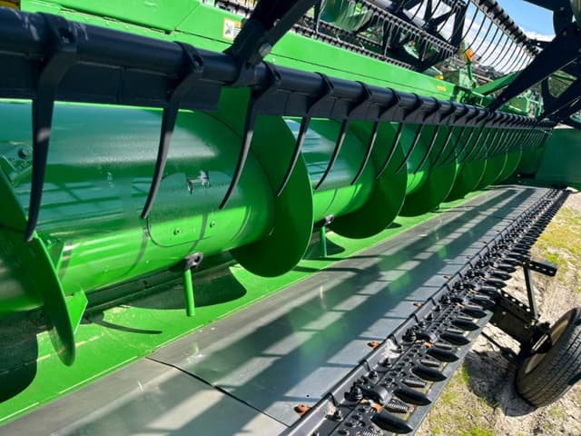 Image of John Deere 635F equipment image 4