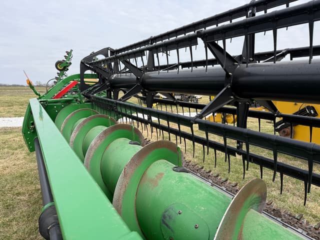 Image of John Deere 635F equipment image 4