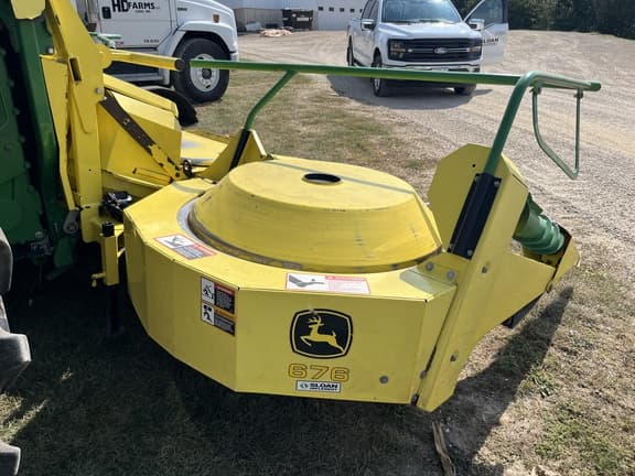 Image of John Deere 676 equipment image 3