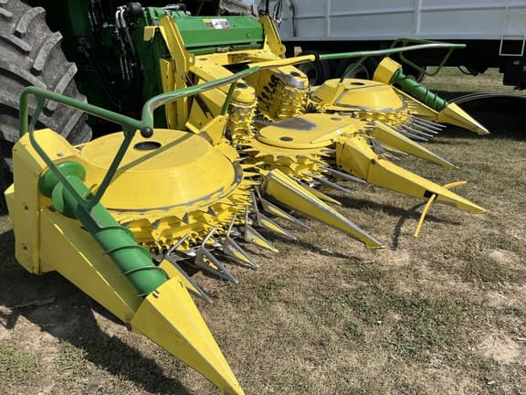 Image of John Deere 676 equipment image 1