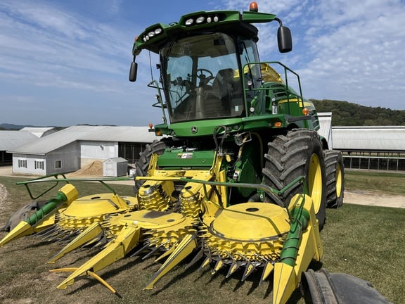 2016 John Deere 676 Equipment Image0