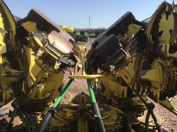 Image of John Deere 690 equipment image 4