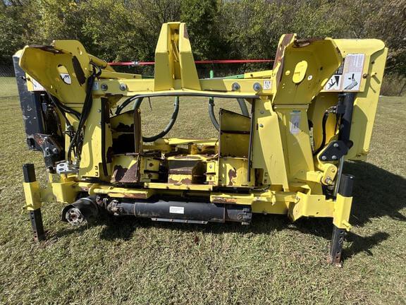 Image of John Deere 696 equipment image 1
