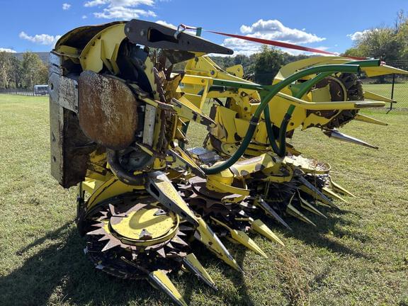 Image of John Deere 696 equipment image 2