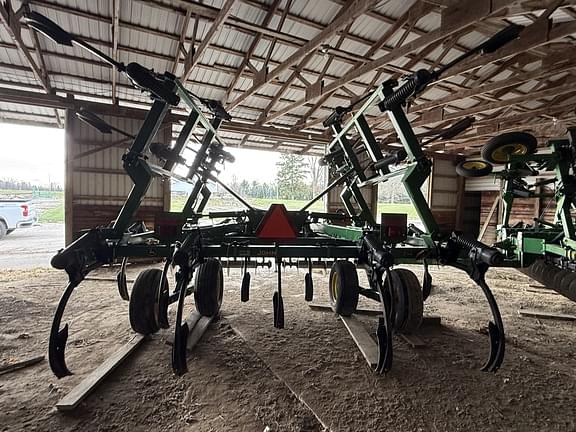 Image of John Deere 714 equipment image 4
