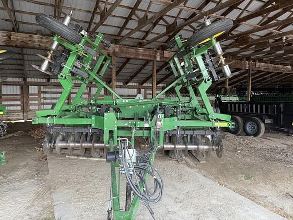 Image of John Deere 714 equipment image 1