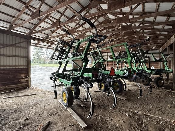 Image of John Deere 714 equipment image 3