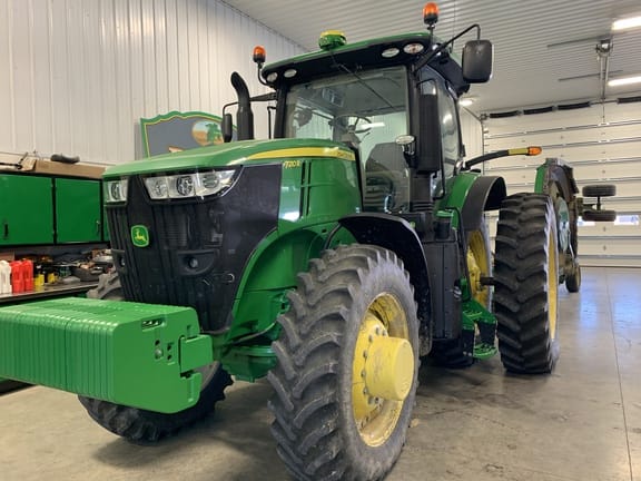 2016 John Deere 7210R Equipment Image0