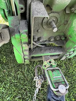 Image of John Deere 7210R equipment image 4