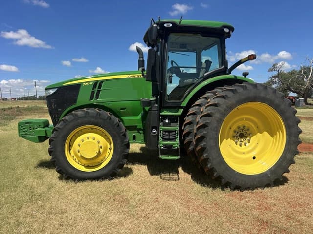 Image of John Deere 7210R equipment image 1